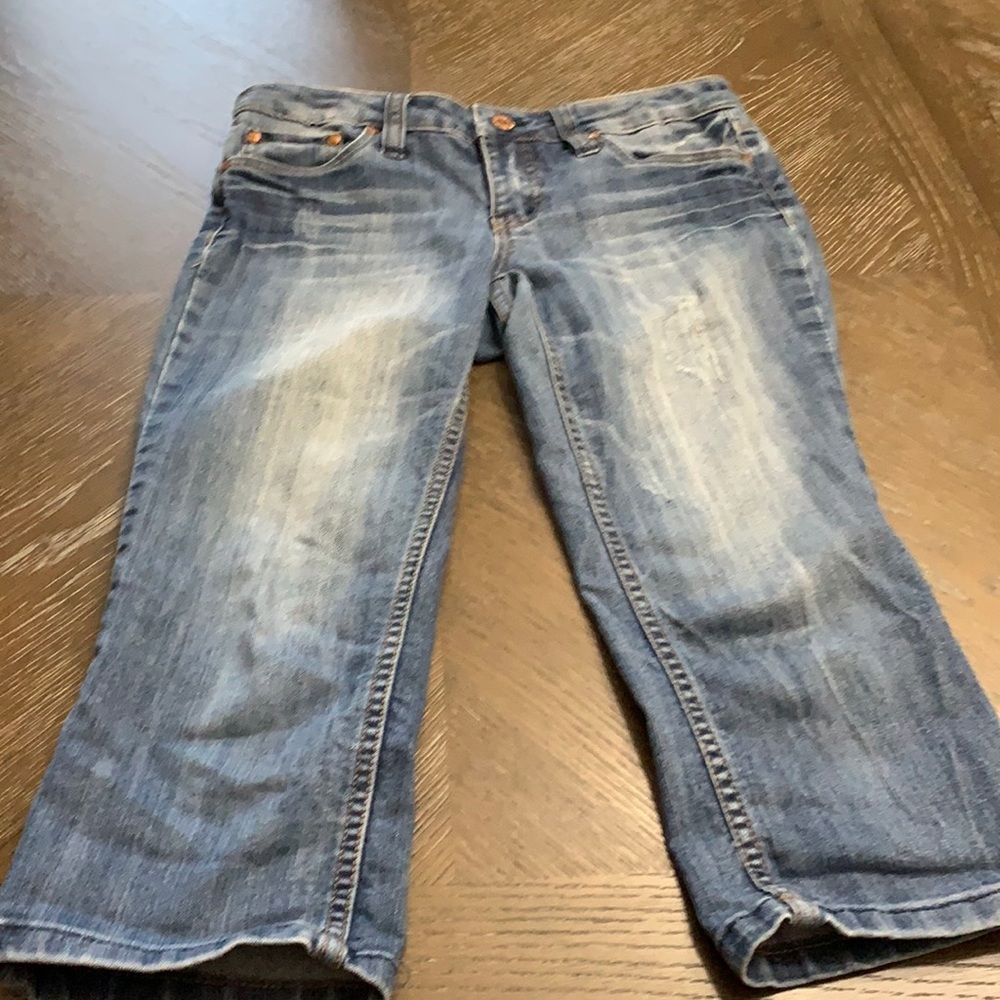 Vintage Y2K Refuge mid rise medium wash distressed capri denim jeans jort Size 7